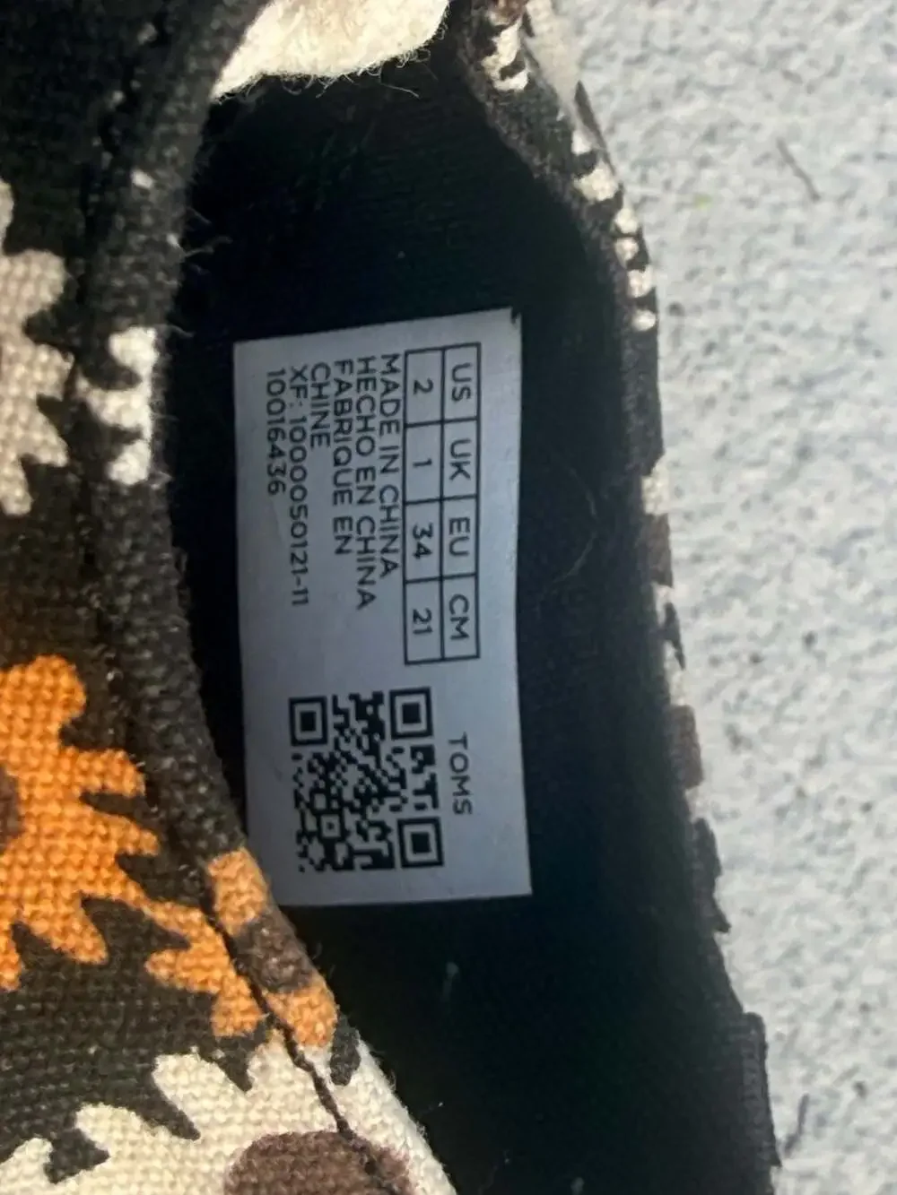 TOMS Black and Yellow Floral Daisy Kids Sneakers Size 2